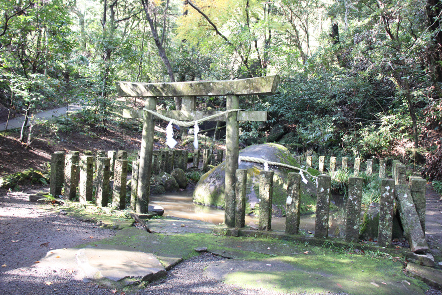 東霧島神社の神石